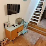 La Petite Beauvaisienne Apartment *